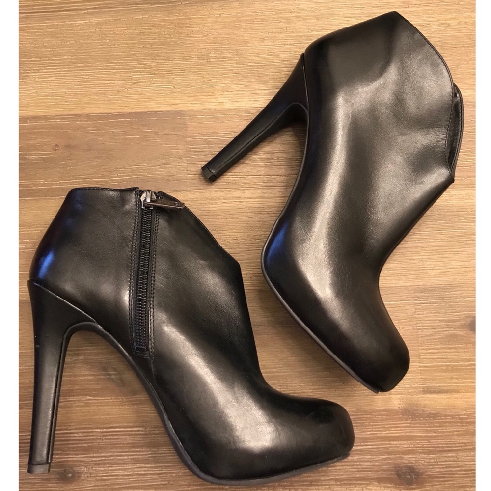 Jessica Simpson Black Ankle Heeled Boots 6.5